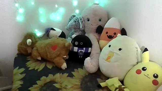 Snapshot of GabbyDaniella chatting on February 19, 7:04 am GabbyDaniella online show from February 19, 7:04 am