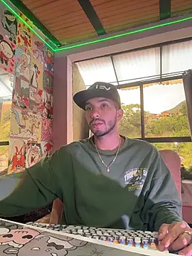 noah walker01 online show from January 6, 8:45 pm