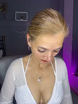 JennaMilf  online show from April 4, 7:00 pm