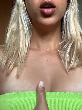 Snapshot of bety13 chatting on February 13, 8:54 am bety13 online show from February 13, 8:54 am