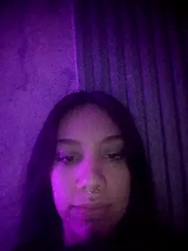Snapshot of valerria_44 chatting on February 12, 11:44 pm valerria 44 online show from February 12, 11:44 pm