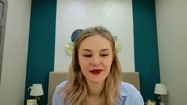 Molly Voss online show from February 9, 3:27 pm