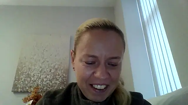 jennyblondeuk online show from March 22, 5:49 pm