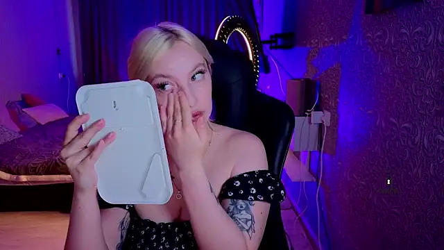 Snapshot of Eva_Vibe_ chatting on May 29, 5:05 am Eva Vibe online show from May 29, 5:05 am
