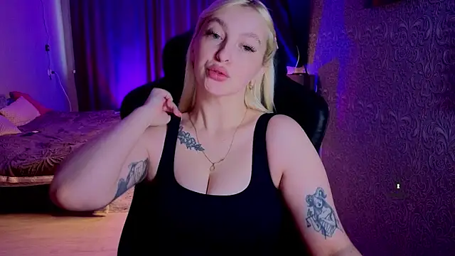 Snapshot of Eva_Vibe_ chatting on May 30, 4:09 am Eva Vibe online show from May 30, 4:09 am