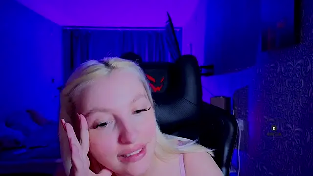 Snapshot of Eva_Vibe_ chatting on June 19, 10:24 pm Eva Vibe online show from June 19, 10:24 pm