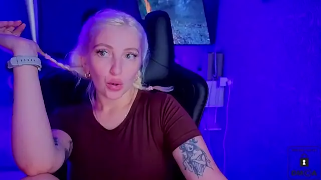 Snapshot of Eva_Vibe_ chatting on August 8, 10:17 am Eva Vibe online show from August 8, 10:17 am
