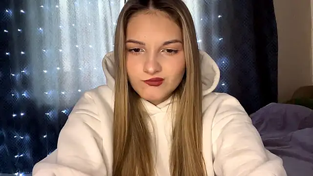 Snapshot of EmllyLighty chatting on January 17, 8:19 am EmllyLighty online show from January 17, 8:19 am