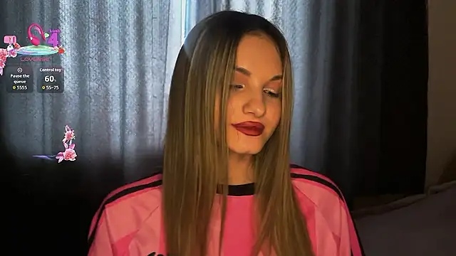 Snapshot of EmllyLighty chatting on February 5, 9:36 am EmllyLighty online show from February 5, 9:36 am