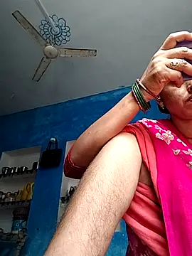 Snapshot of Mahima_rani34 chatting on August 5, 10:40 am Mahima rani34 online show from August 5, 10:40 am