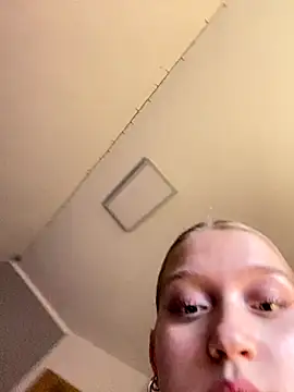 EmmiPemmi online show from December 21, 1:51 pm