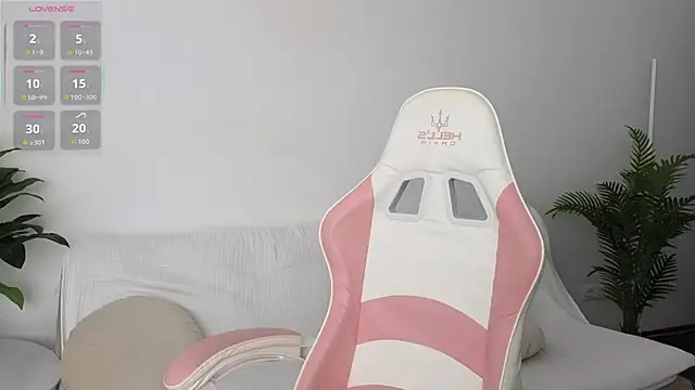 Snapshot of JesseCaits chatting on January 19, 7:34 am JesseCaits online show from January 19, 7:34 am