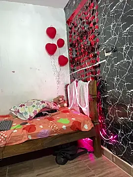 TheSexyLaura online show from February 12, 9:10 pm