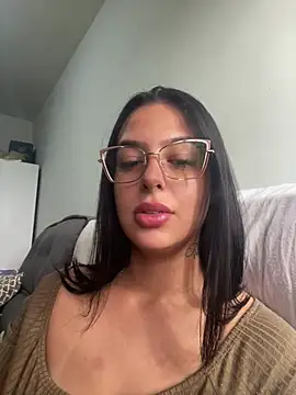 jujuarantes  2026 online show from February 10, 1:37 pm