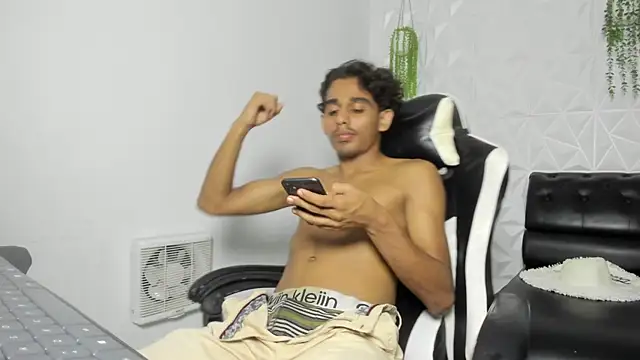 danny hot23  online show from April 6, 2:53 am