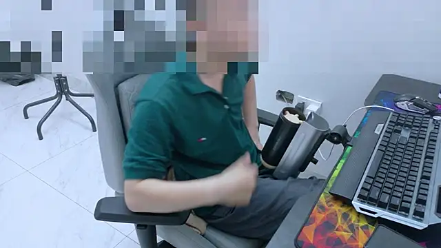 Snapshot of -_kur_- chatting on June 2, 2:08 pm - kur - online show from June 2, 2:08 pm