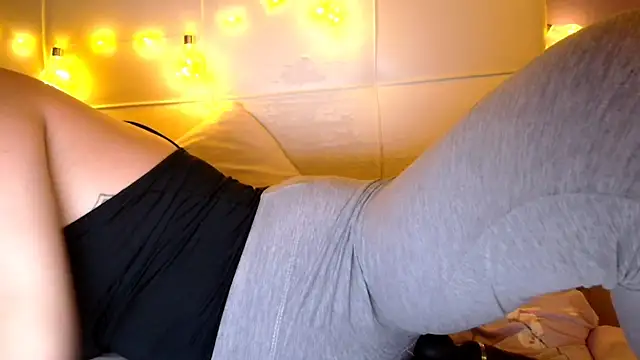 Snapshot of sexxxyredxxx chatting on February 21, 1:23 pm sexxxyredxxx online show from February 21, 1:23 pm