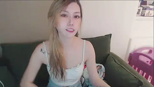 Snapshot of whitecat13 chatting on May 25, 11:27 am whitecat13 online show from May 25, 11:27 am