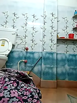 Snapshot of Hot-Angale chatting on May 4, 6:53 am Hot-Angale online show from May 4, 6:53 am