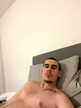 Snapshot of harveyterrence chatting on January 14, 1:33 am harveyterrence online show from January 14, 1:33 am