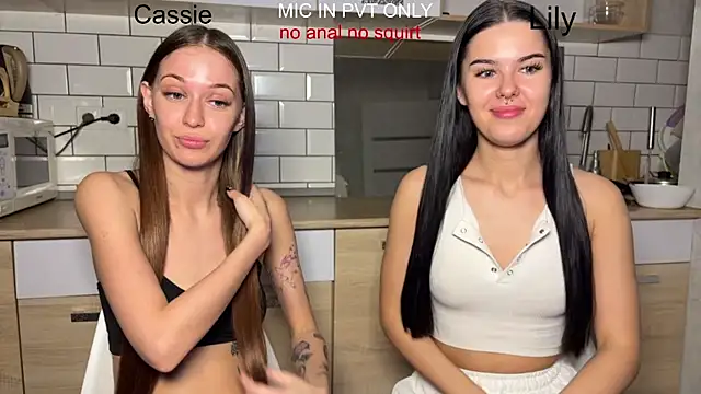 Snapshot of girls_secrets chatting on January 8, 5:37 pm girls secrets online show from January 8, 5:37 pm