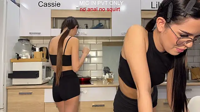 Snapshot of girls_secrets chatting on January 12, 5:18 pm girls secrets online show from January 12, 5:18 pm