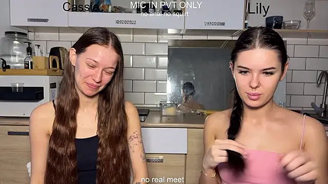 Snapshot of girls_secrets chatting on February 1, 10:36 am girls secrets online show from February 1, 10:36 am