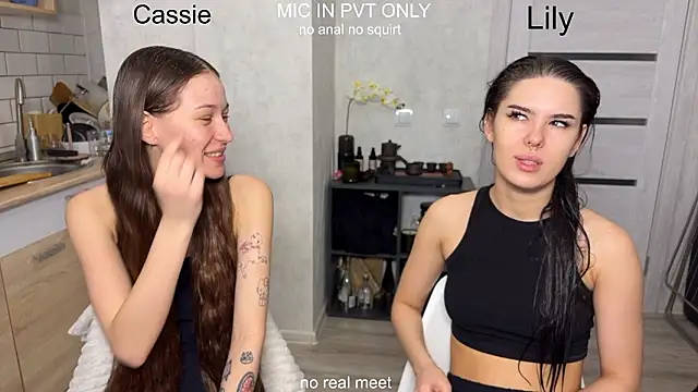 Snapshot of girls_secrets chatting on February 2, 9:52 am girls secrets online show from February 2, 9:52 am