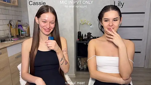 Snapshot of girls_secrets chatting on February 4, 9:37 am girls secrets online show from February 4, 9:37 am