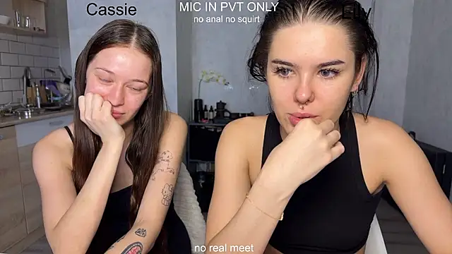 Snapshot of girls_secrets chatting on February 10, 10:19 am girls secrets online show from February 10, 10:19 am