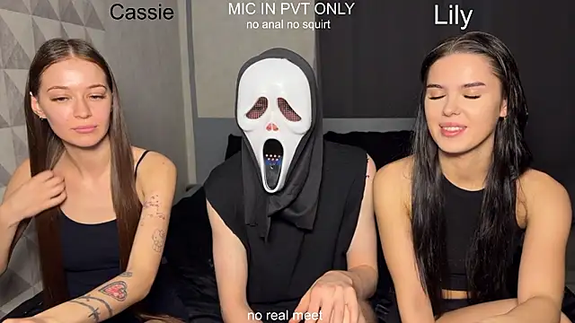 Snapshot of girls_secrets chatting on February 16, 11:06 am girls secrets online show from February 16, 11:06 am