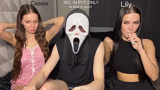 Snapshot of girls_secrets chatting on February 22, 11:20 am girls secrets online show from February 22, 11:20 am