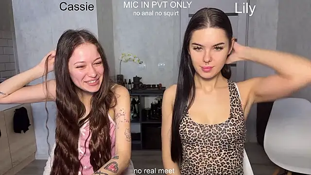 Snapshot of girls_secrets chatting on February 26, 10:25 am girls secrets online show from February 26, 10:25 am