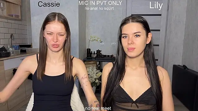 Snapshot of girls_secrets chatting on March 3, 11:05 am girls secrets online show from March 3, 11:05 am