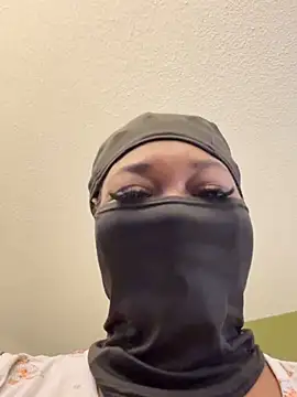 Snapshot of Ghoulsnooze_19 chatting on March 15, 4:13 pm Ghoulsnooze 19 online show from March 15, 4:13 pm