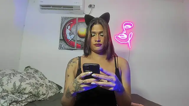 Snapshot of Maya_Nova chatting on January 9, 3:20 am Maya Nova online show from January 9, 3:20 am