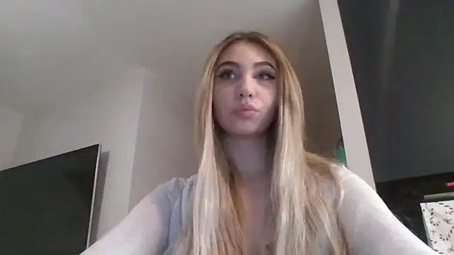 Snapshot of TeenLily chatting on February 20, 8:09 pm TeenLily online show from February 20, 8:09 pm