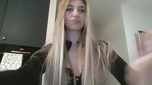 Snapshot of TeenLily chatting on March 2, 7:32 pm TeenLily online show from March 2, 7:32 pm