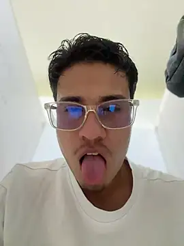 Snapshot of Latin_Paisa_Boy chatting on June 25, 8:13 pm Latin Paisa Boy online show from June 25, 8:13 pm