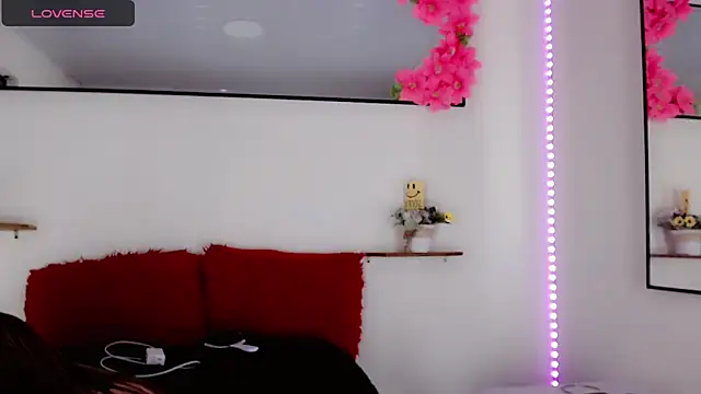 Yara Atwan online show from February 13, 9:22 pm