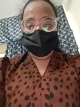 Snapshot of MaggieTelugu-15 chatting on February 12, 7:47 am MaggieTelugu-15 online show from February 12, 7:47 am