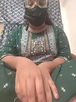 Snapshot of MaggieTelugu-15 chatting on February 13, 8:32 am MaggieTelugu-15 online show from February 13, 8:32 am