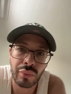 Snapshot of Versatilpollon22 chatting on December 22, 12:24 pm Versatilpollon22 online show from December 22, 12:24 pm