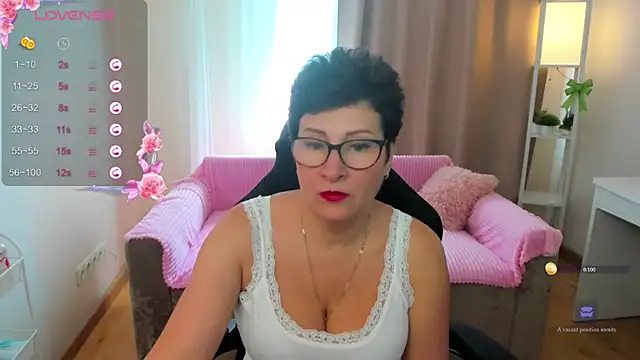 Snapshot of JennyMons chatting on June 7, 8:18 am JennyMons online show from June 7, 8:18 am