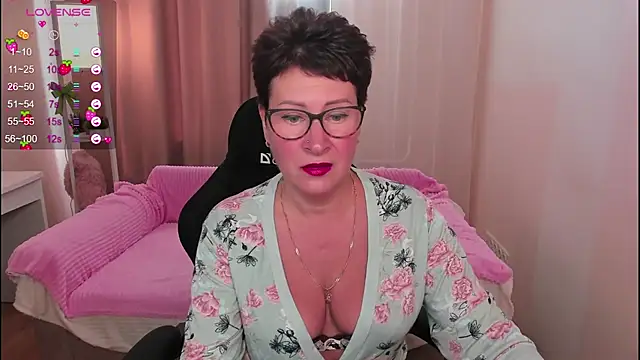 Snapshot of JennyMons chatting on July 7, 7:56 am JennyMons online show from July 7, 7:56 am