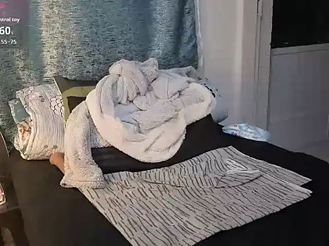 Snapshot of DacyVandal94 chatting on February 15, 3:03 am DacyVandal94 online show from February 15, 3:03 am