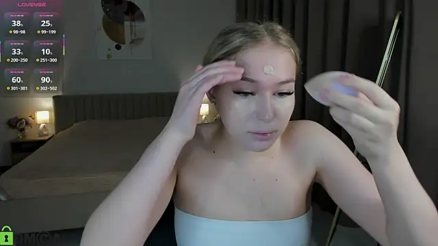 ChloeAlba online show from April 22, 4:04 am