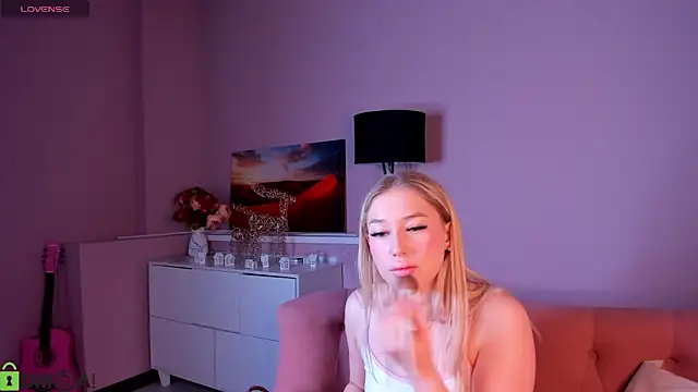 ChloeAlba online show from April 26, 3:04 am