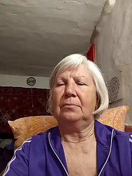 Snapshot of KlaudiaDarling chatting on April 19, 6:21 pm KlaudiaDarling online show from April 19, 6:21 pm