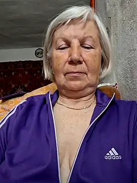 Snapshot of KlaudiaDarling chatting on April 24, 6:10 pm KlaudiaDarling online show from April 24, 6:10 pm
